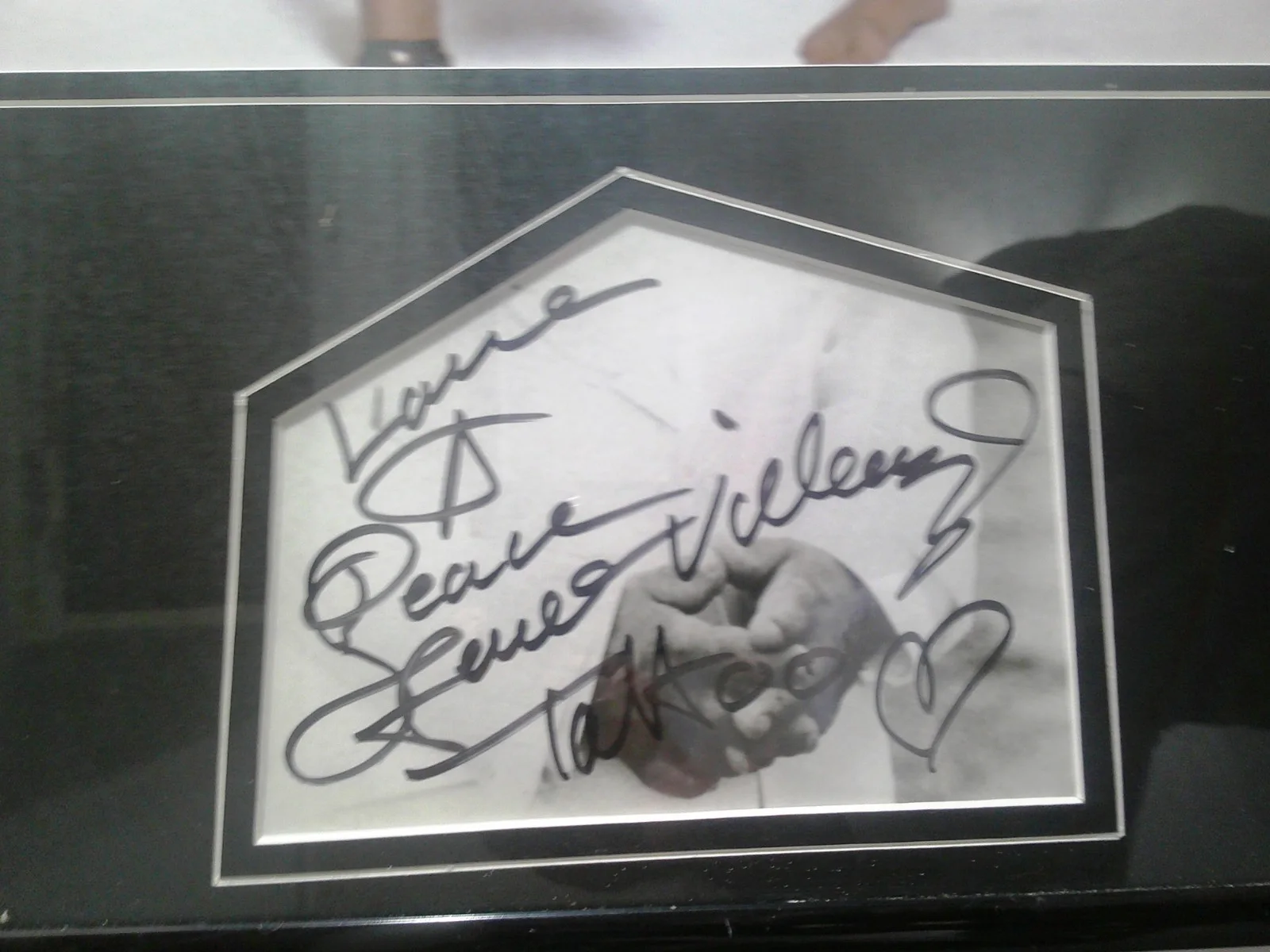 Hervé Villechaize ORIGINAL AUTOGRAPH WITH COSTARS 11X14 PHOTOGRAPH, image 2