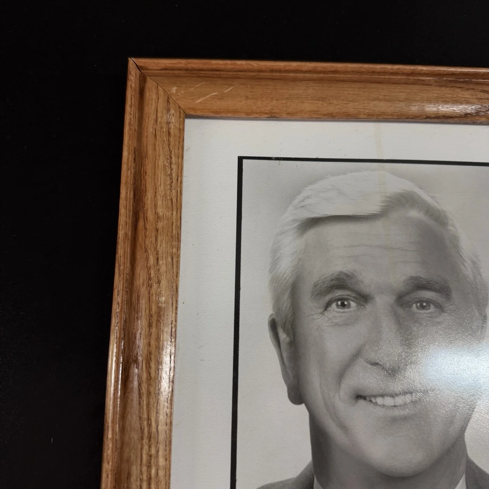 Vtg Autographed Hand Signed Framed Photo Of Leslie Nielsen, изображение 3