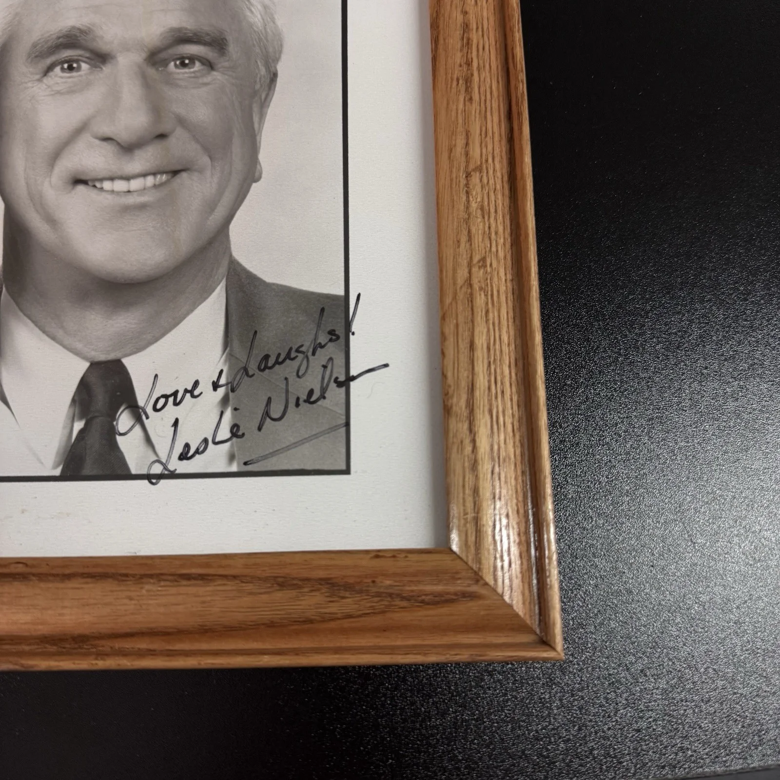 Vtg Autographed Hand Signed Framed Photo Of Leslie Nielsen, изображение 5