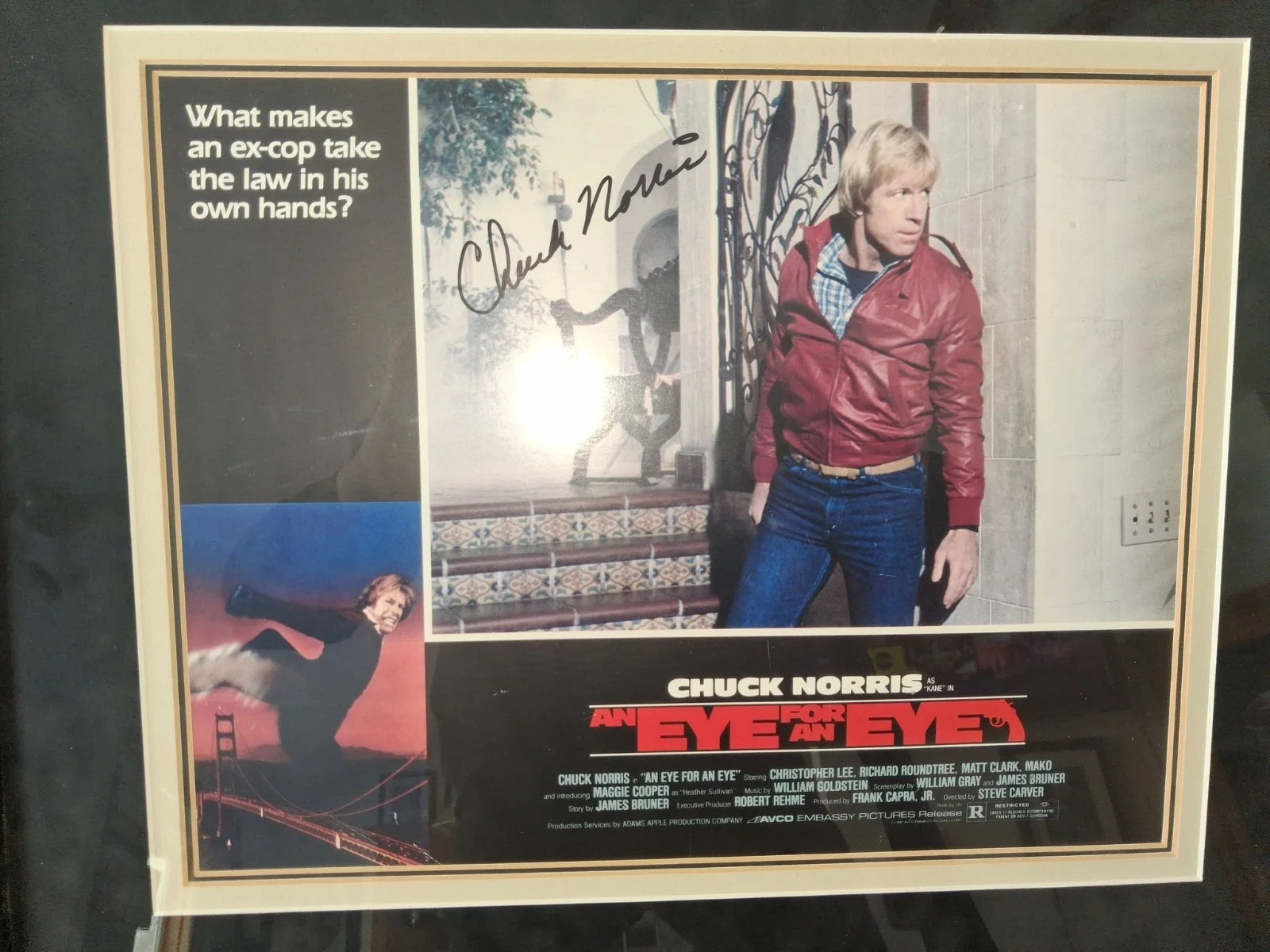 Chuck Norris — CHUCK NORRIS Signed 11 x 14 Lobby Card Matted & Displayed in 18 x 21 Frame AUTO, изображение 4
