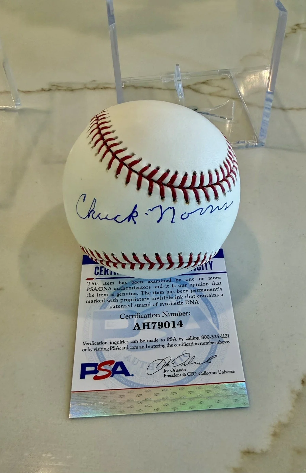 CHUCK NORRIS — CHUCK NORRIS SIGNED AUTOGRAPH BASEBALL PSA DNA COA SUPER RARE SWEETSPOT RIP, изображение 2