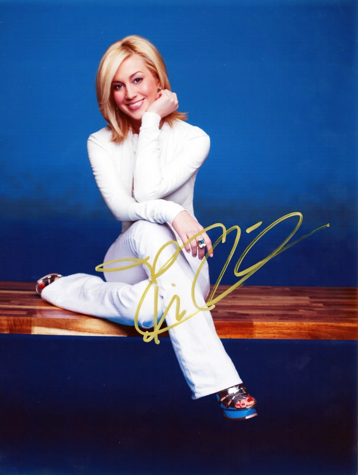 Kellie Pickler — Kellie Pickler Autographed 8x10 Glossy Color Photo w/ COA