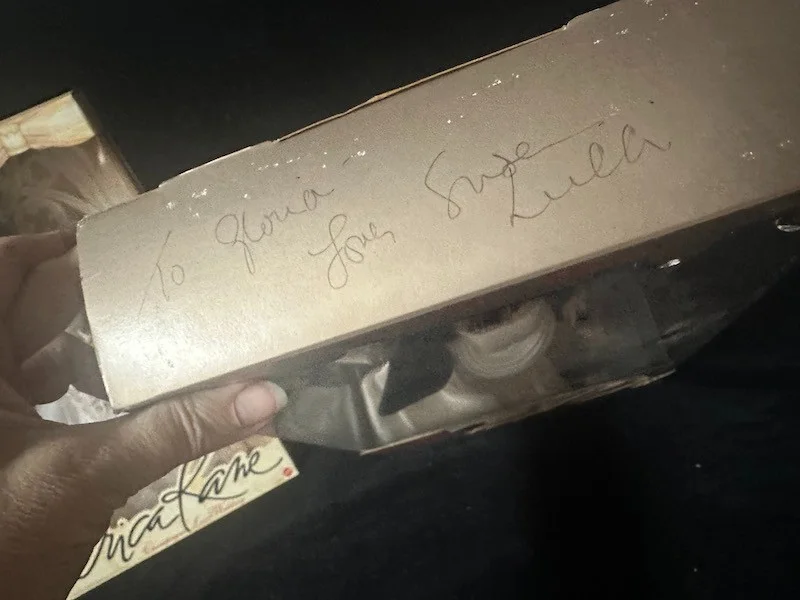 Susan Lucci — 2 ERICA KANE Barbie Dolls SIGNED by SUSAN LUCCI 1998 New in Box w/ Pic @ Signing, изображение 5