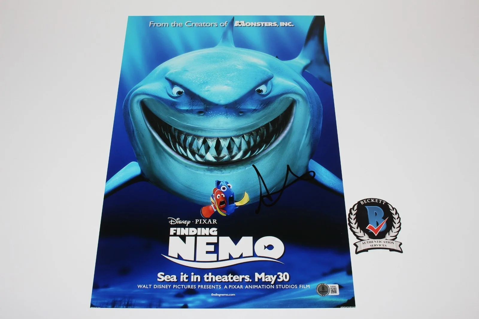 Andrew Stanton — DIRECTOR ANDREW STANTON SIGNED 'FINDING NEMO' 12x18 MOVIE POSTER BECKETT COA, image 3