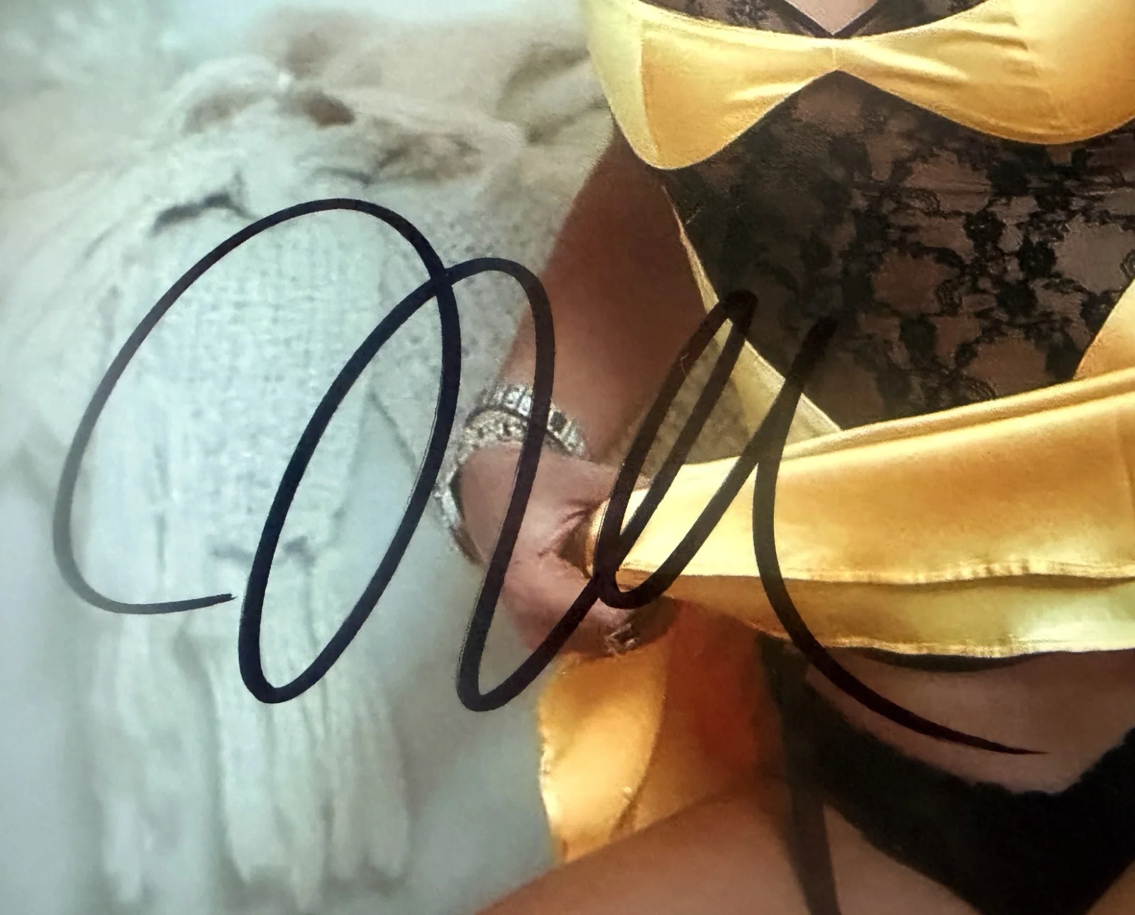 Bella Thorne The Babysitter signed 8x10 photo read description, image 2
