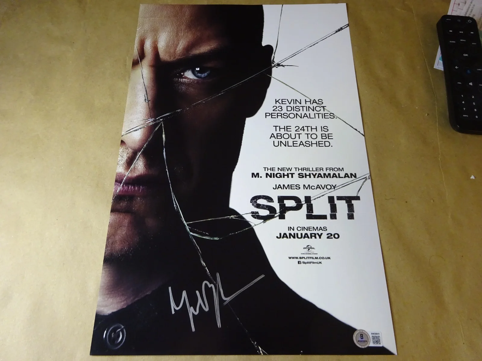 M Night Shyamalan — Signed M Night Shyamalan Autographed Split 11"x17" Photo Beckett BAS COA, image 2