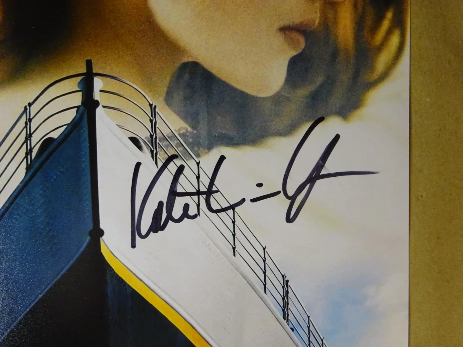 Kate Winslet — Signed Kate Winslet Autographed Titanic 11"x17" Photo Beckett BAS COA, image 3