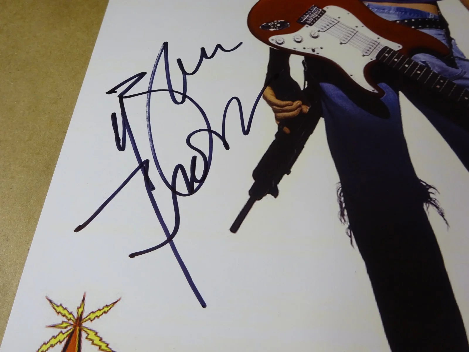 Brendan Fraser — Signed Brendan Fraser Autographed Airheads 11"x17" Photo Beckett BAS COA, image 4