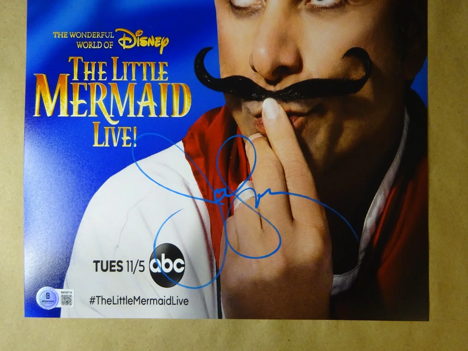 John Stamos — Signed John Stamos Autographed Little Mermaid Live 11"x17" Photo Beckett BAS COA, изображение 3