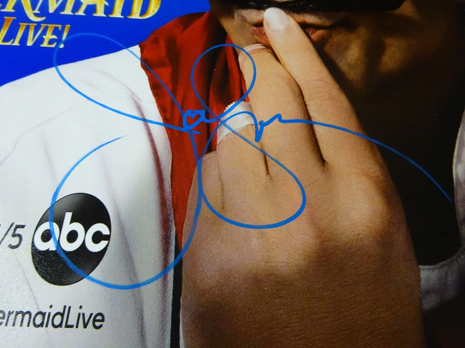 John Stamos — Signed John Stamos Autographed Little Mermaid Live 11"x17" Photo Beckett BAS COA, изображение 4