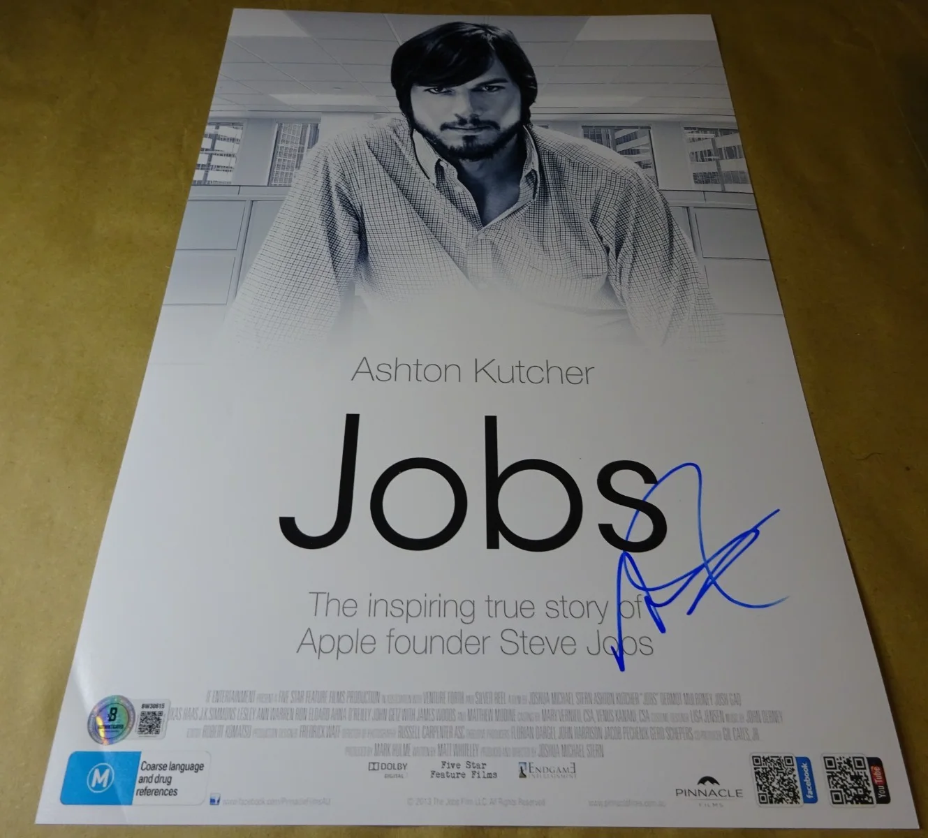 Ashton Kutcher — Signed Ashton Kutcher Autographed Jobs 11"x17" Photo Beckett BAS COA, image 2