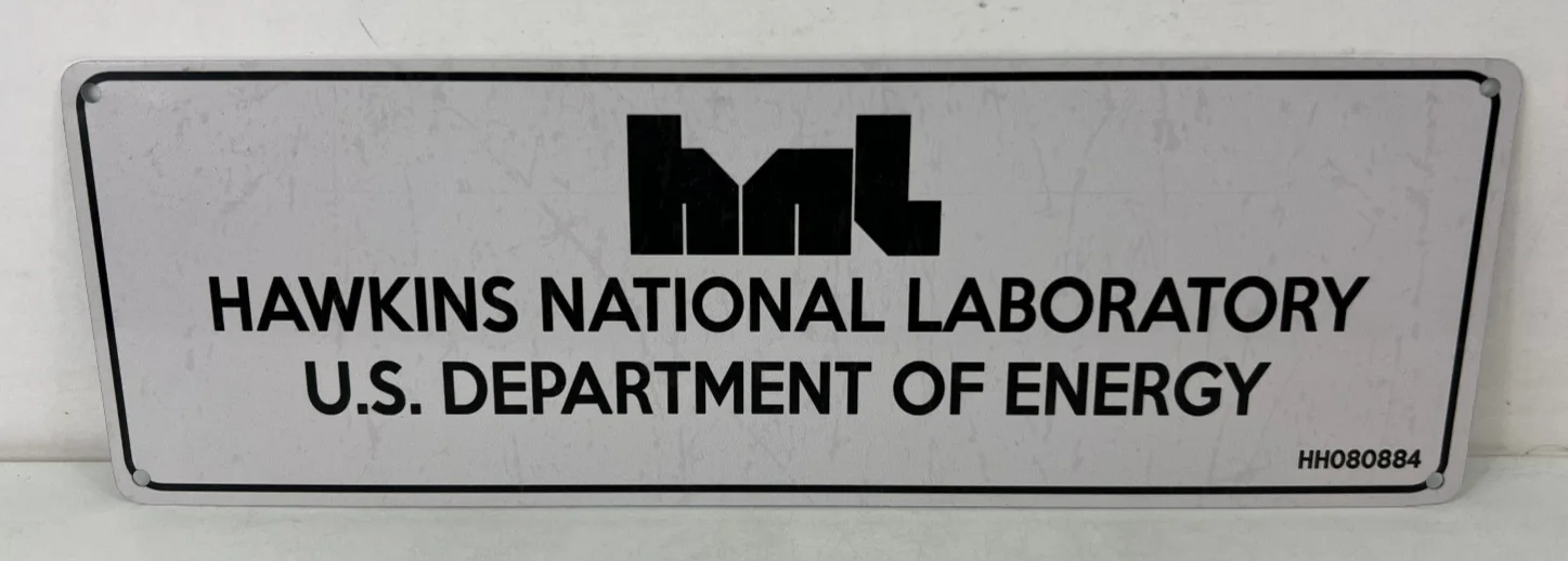 Stranger Things Hawkins Laboratory Metal Display Sign Department Energy Lab, изображение 2