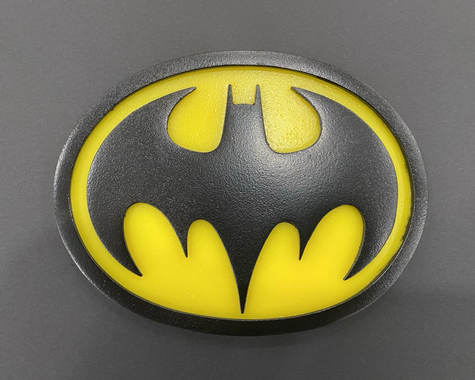 Batman Returns Michael Keaton Chest Symbol Emblem 1:1 Resin Prop Batman Suit, изображение 3