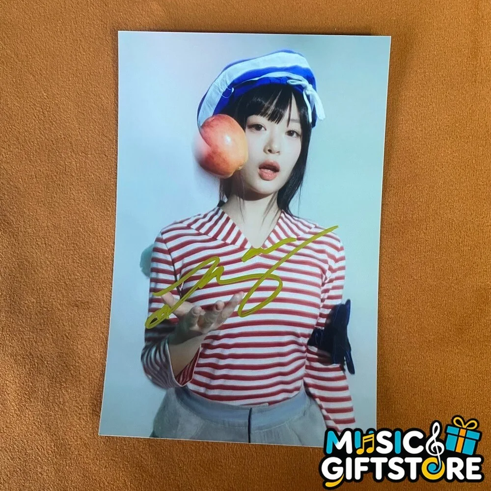 NEWJEANS HANNI Autographed Signed Photo K-POP Collection 4*6 2024 #MUGS, image 3