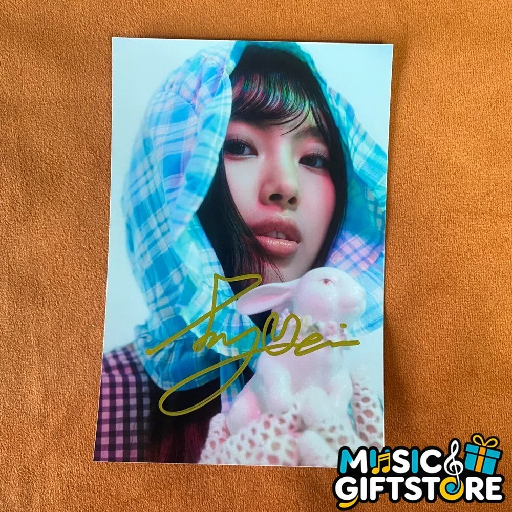 NEWJEANS HYEIN Autographed Signed Photo K-POP Collection 4*6 2024 #MUGS, image 3