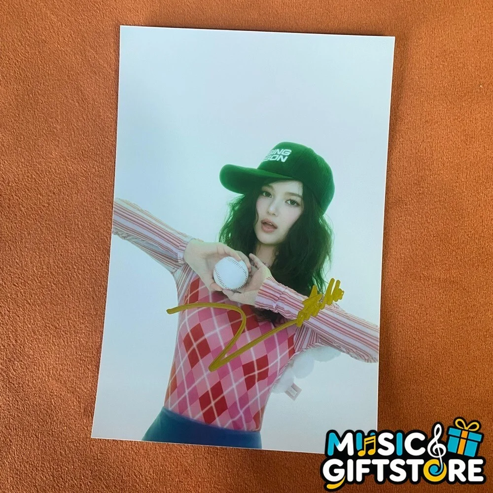 NEWJEANS DANIELLE Autographed Signed Photo K-POP Collection 4*6 2024B #MUGS, изображение 3
