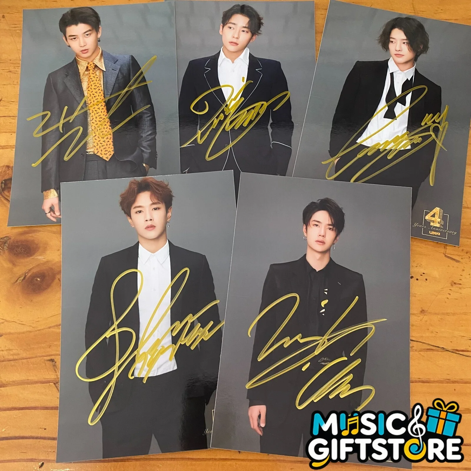 UNIQ YIBO Autographed Signed Photo Picture K-POP Autographs Star 4*6 inch 2018A, изображение 2