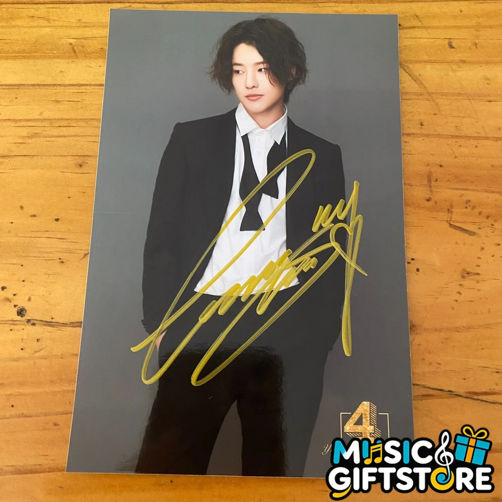 UNIQ YIBO Autographed Signed Photo Picture K-POP Autographs Star 4*6 inch 2018A, изображение 3