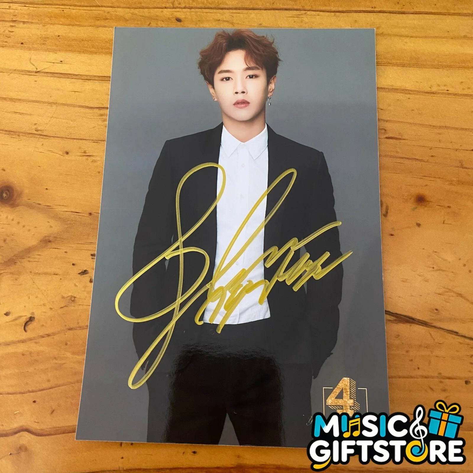 UNIQ YIBO Autographed Signed Photo Picture K-POP Autographs Star 4*6 inch 2018A, изображение 4