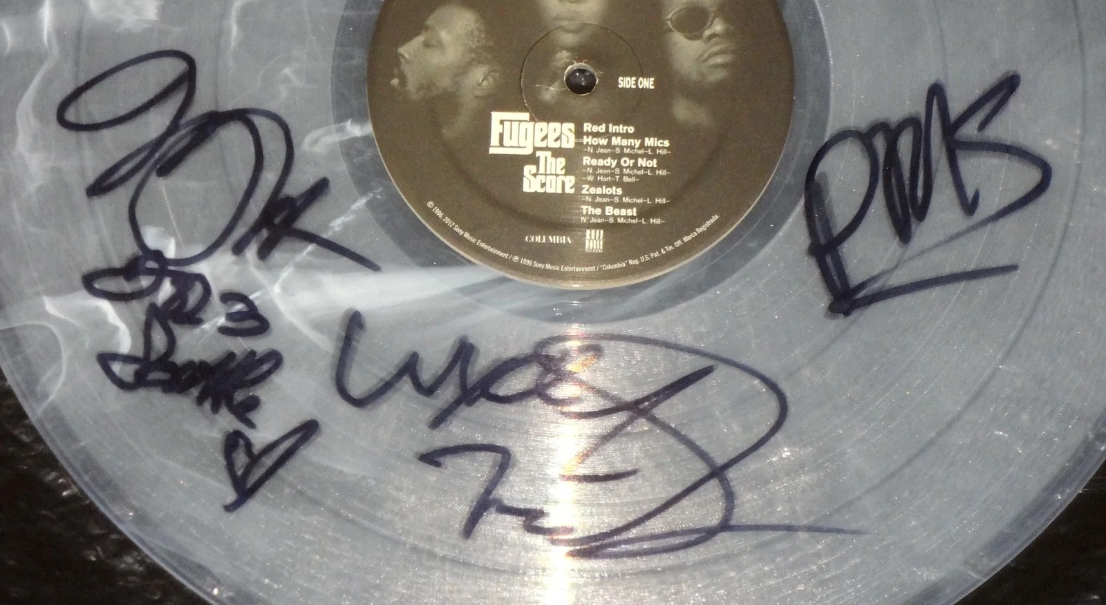FUGEES HAND SIGNED AUTOGRAPHED THE SCORE SMOKE VINYL BY ALL 3 RARE W/EXACT PROOF, изображение 2