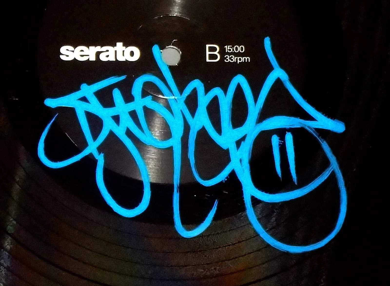 DJ Q-BERT HAND SIGNED AUTOGRAPHED SERATO SCRATCHING VINYL! RARE WITH PROOF +COA, image 2