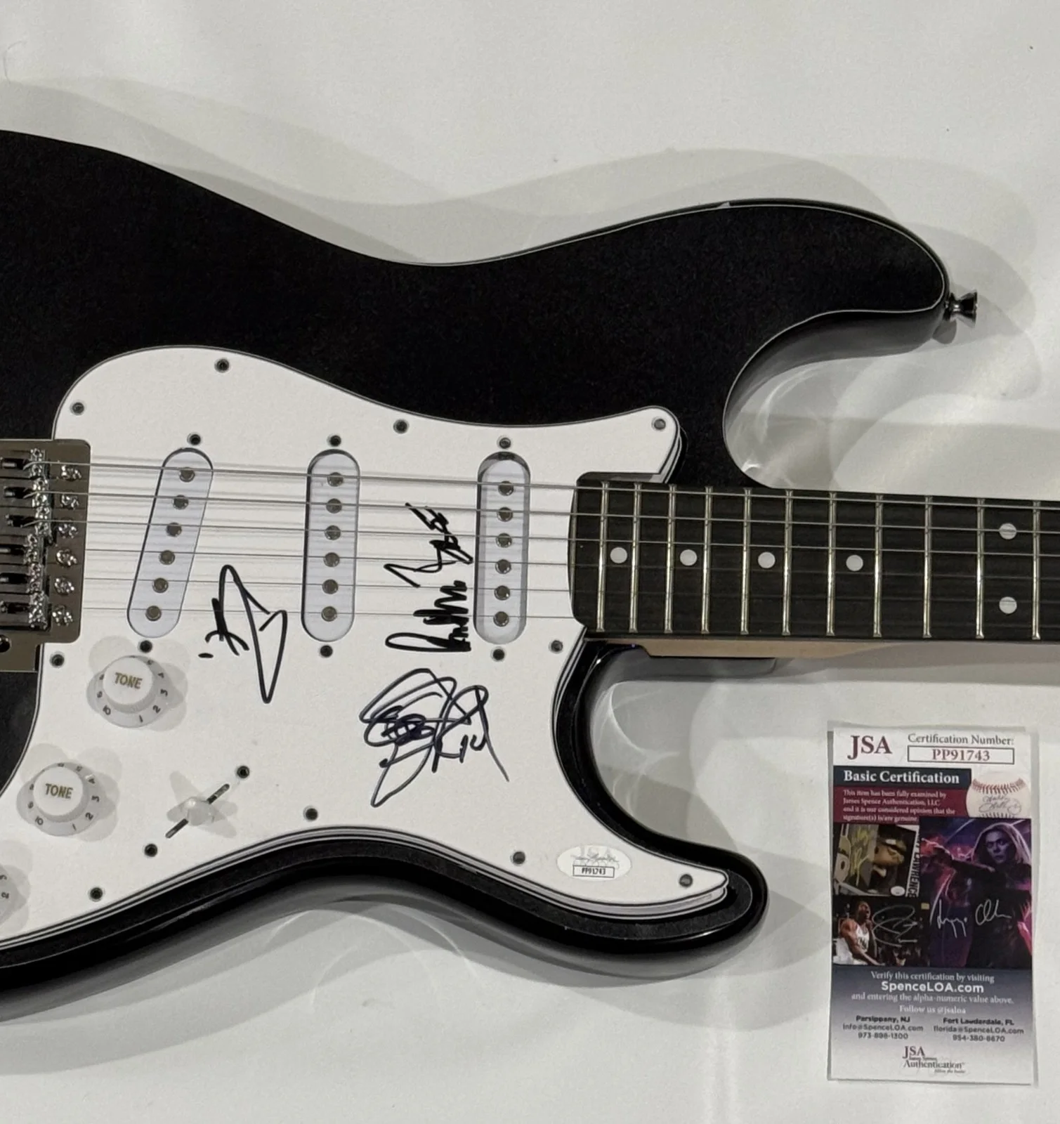CHEAP TRICK SIGNED CUSTOM GUITAR ZANDER NIELSEN TOM BUN E. CARLOS ALL 4 JSA LOA, image 2