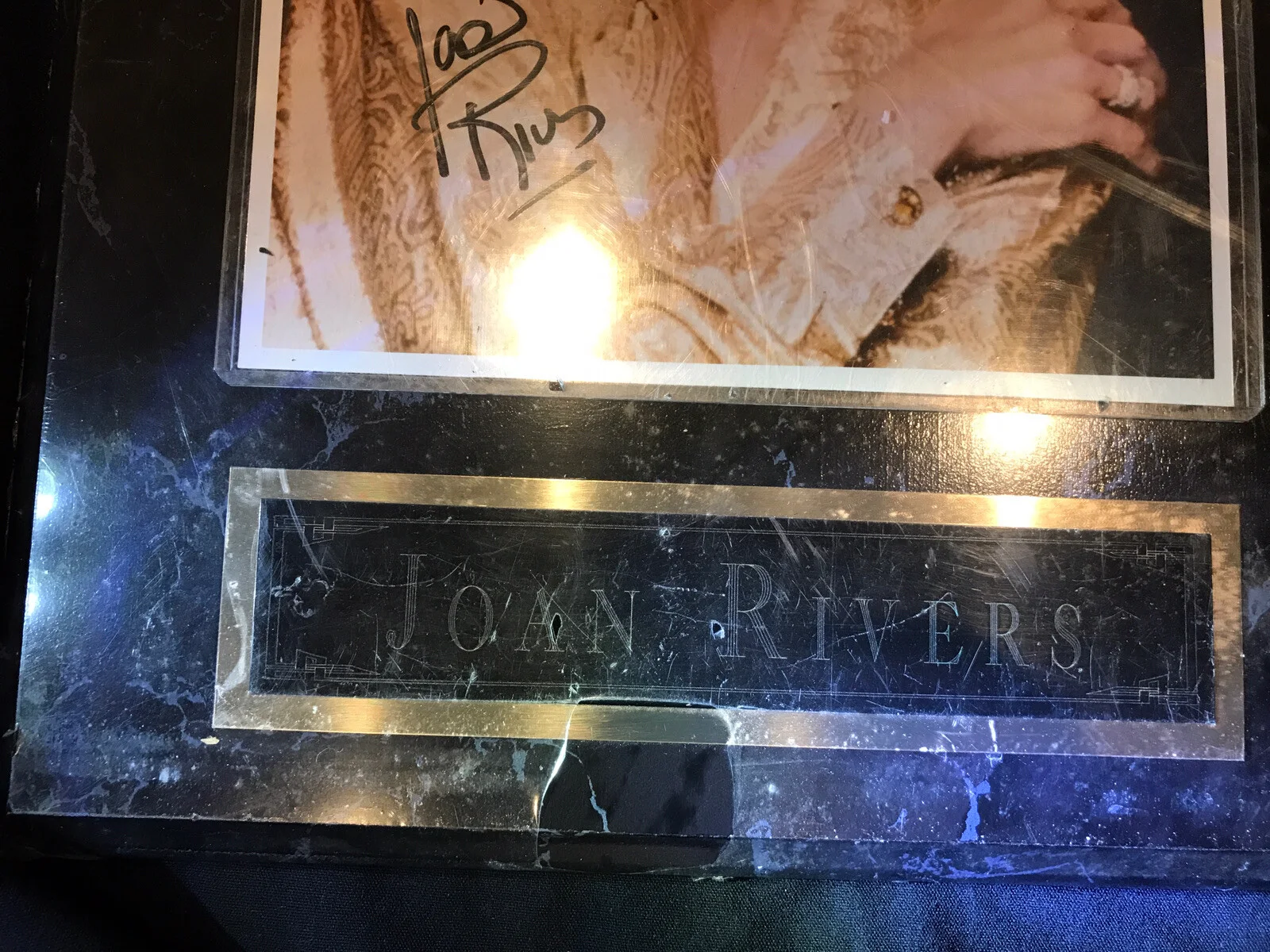 Joan Rivers — Joan Rivers Vintage Autographed 8x10 Photo Plaque Authentic COA Original Plastic, изображение 5