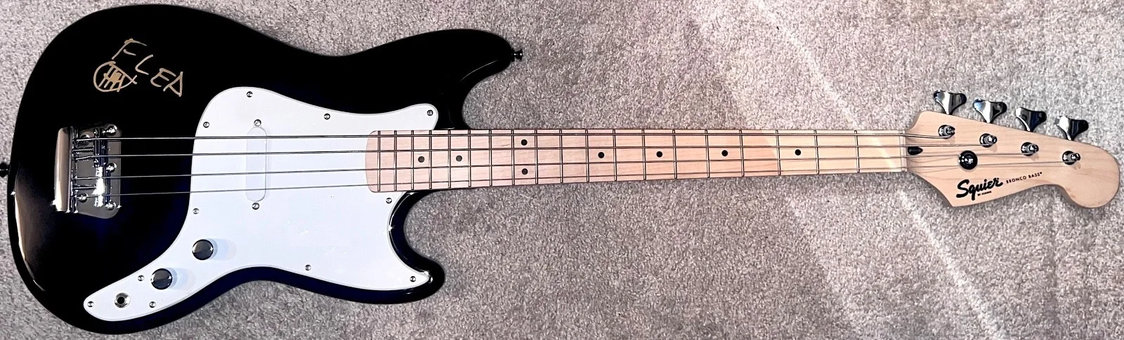 RED HOT CHILI PEPPERS FLEA HAND SIGNED AUTOGRAPHED ELECTRIC BASS GUITAR! W/PROOF, image 3