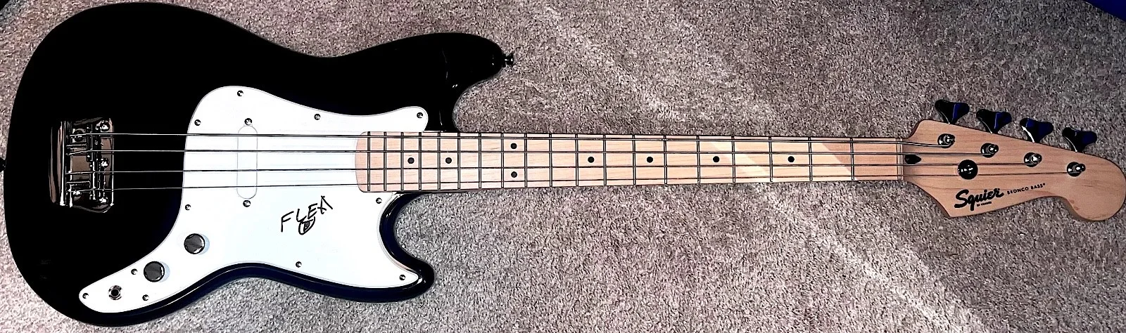RED HOT CHILI PEPPERS FLEA SIGNED AUTOGRAPHED ELECTRIC BASS GUITAR W/EXACT PROOF, image 3