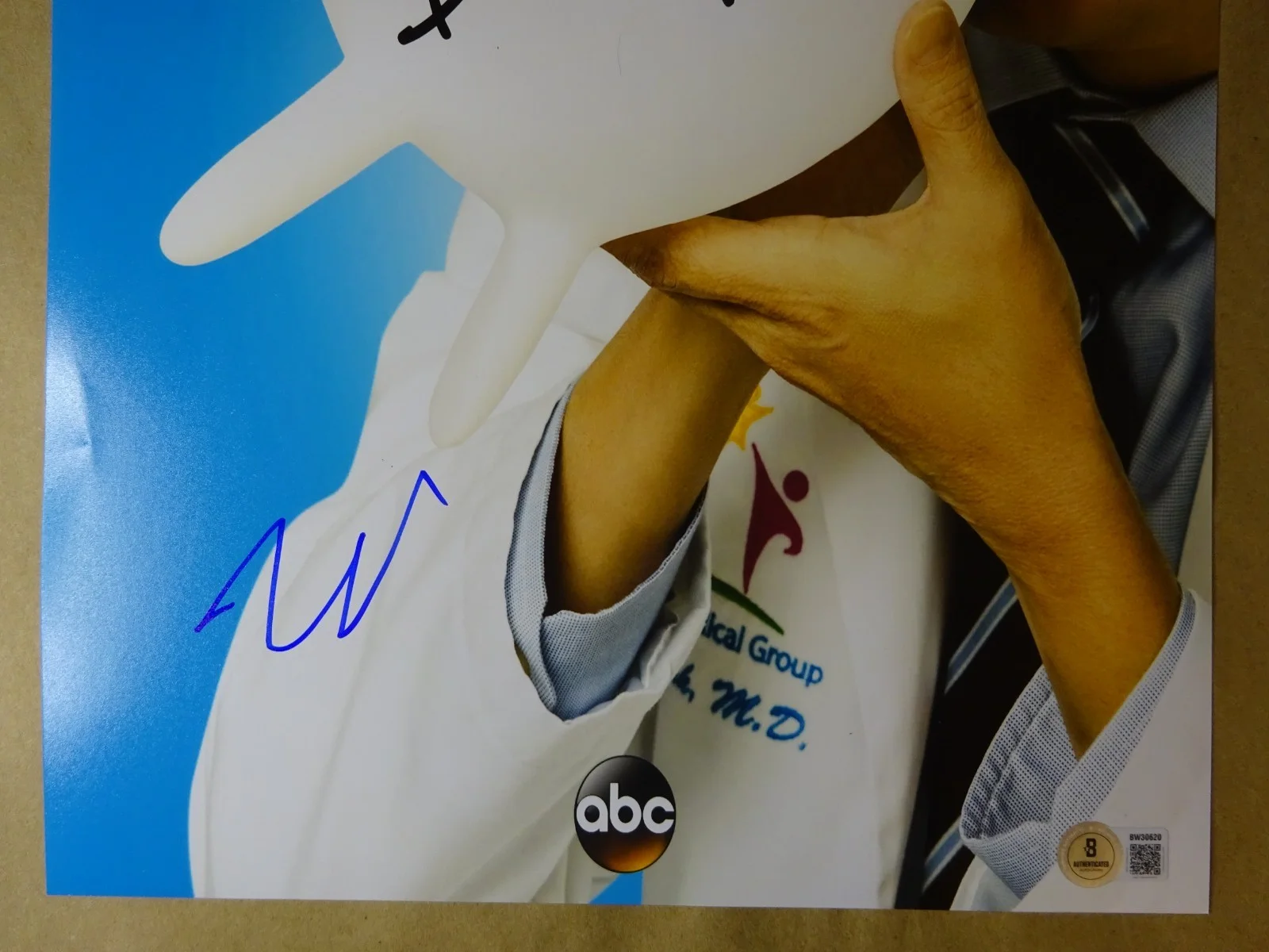 Ken Jeong — Signed Ken Jeong Autographed 11"x17" Dr. Ken Photo Beckett BAS COA, image 3