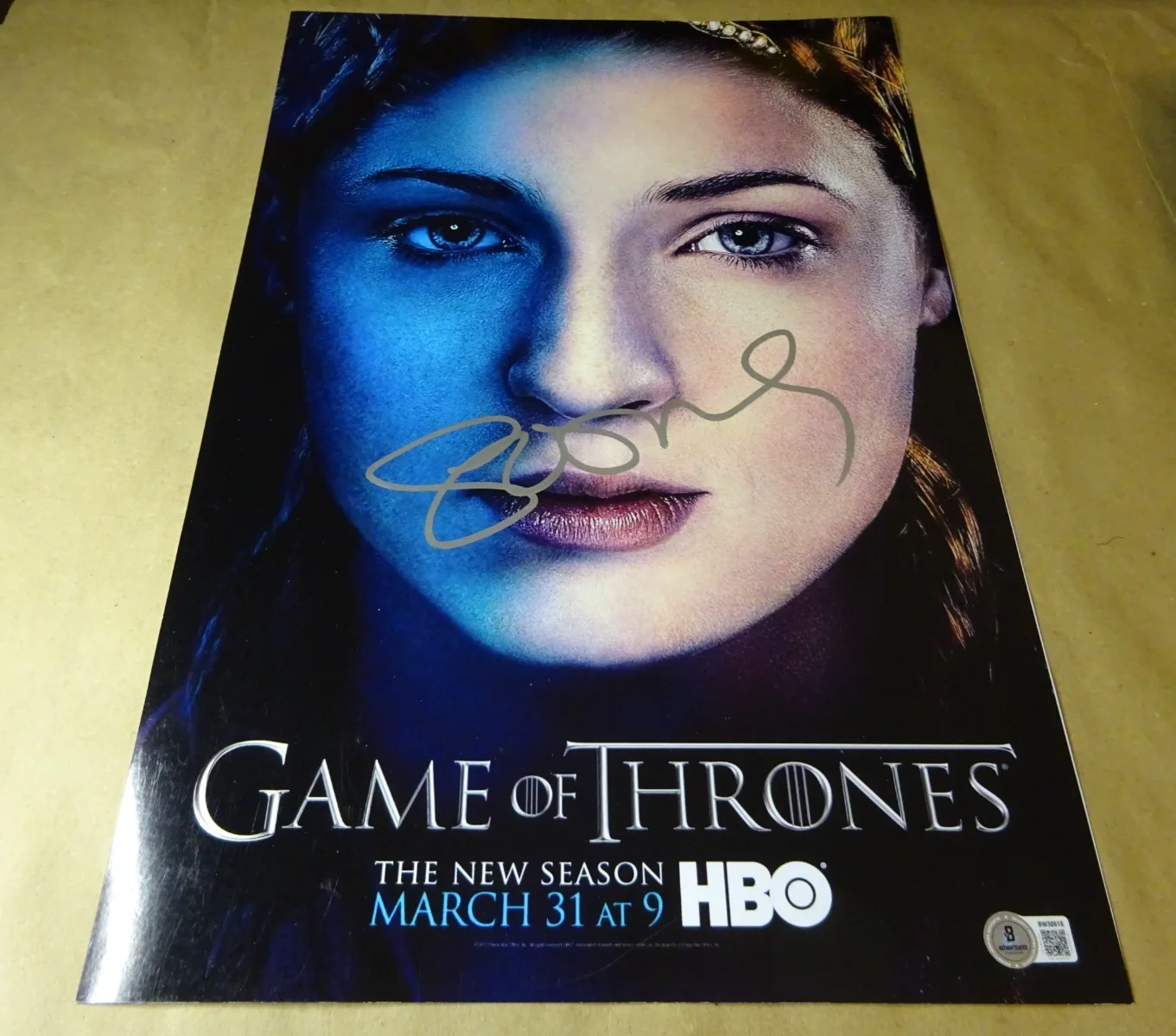 Sophie Turner — Signed Sophie Turner Autographed 12"x18" Game of Thrones Photo Beckett BAS COA, image 2