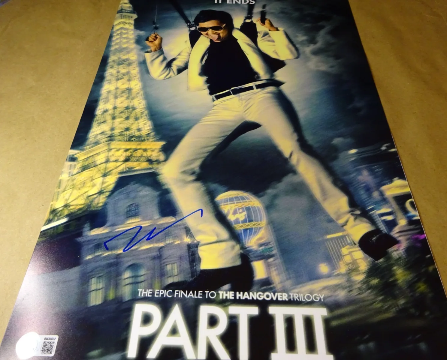 Ken Jeong — Signed Ken Jeong Autographed 12"x18" The Hangover Part III Photo Beckett BAS COA, изображение 2
