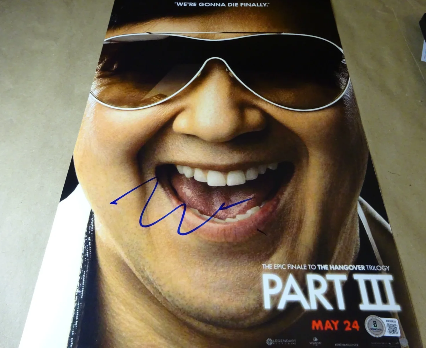 Ken Jeong — Signed Ken Jeong Autographed 12"x18" The Hangover Part III Photo Beckett BAS COA, изображение 2
