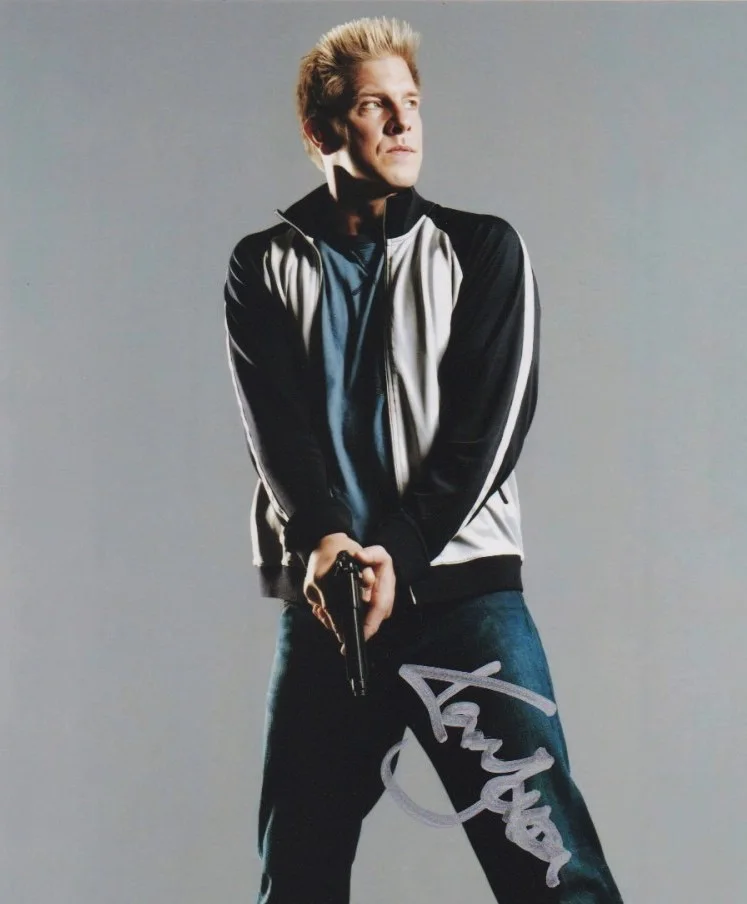 KENNY JOHNSON signed THE SHIELD 8x10 uacc rd coa STUNNING CLOSEUP WITH HANDGUN, изображение 2