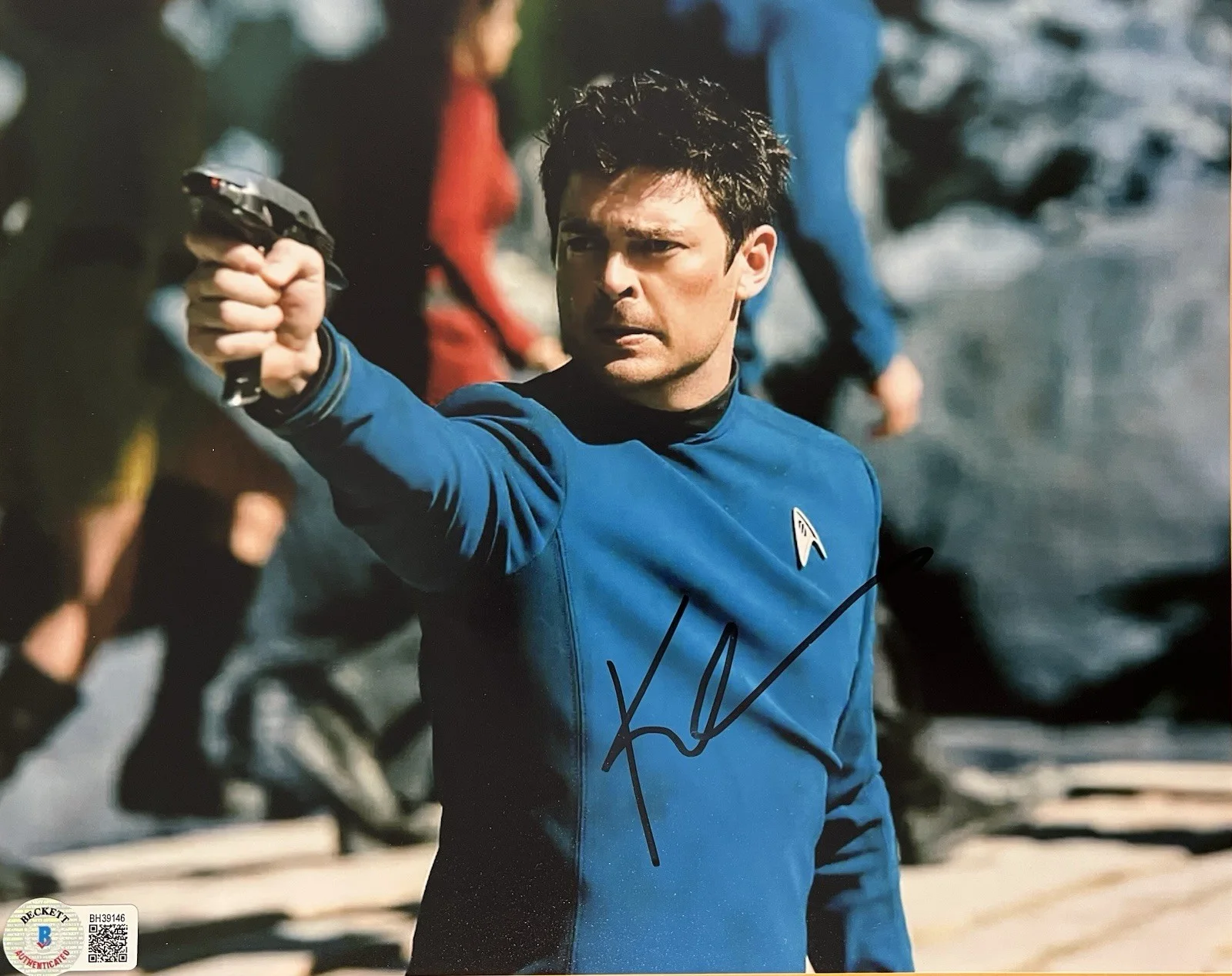 Karl Urban — Karl Urban signed photo With COA Star Trek McCoy Captain Kirk Spock Enterprise