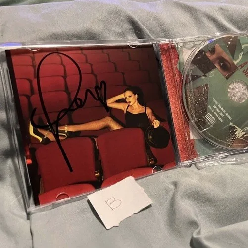 Taylor Swift - The Life of a Showgirl CD + Hand Signed Photo 4 With Heart B, изображение 5