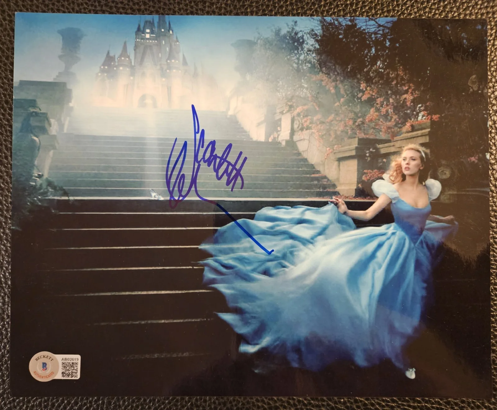 SCARLETT JOHANSSON — Scarlett Johansson Signed 8 X 10 Photo - Rare Disney Cinderella Beckett Auto BAS
