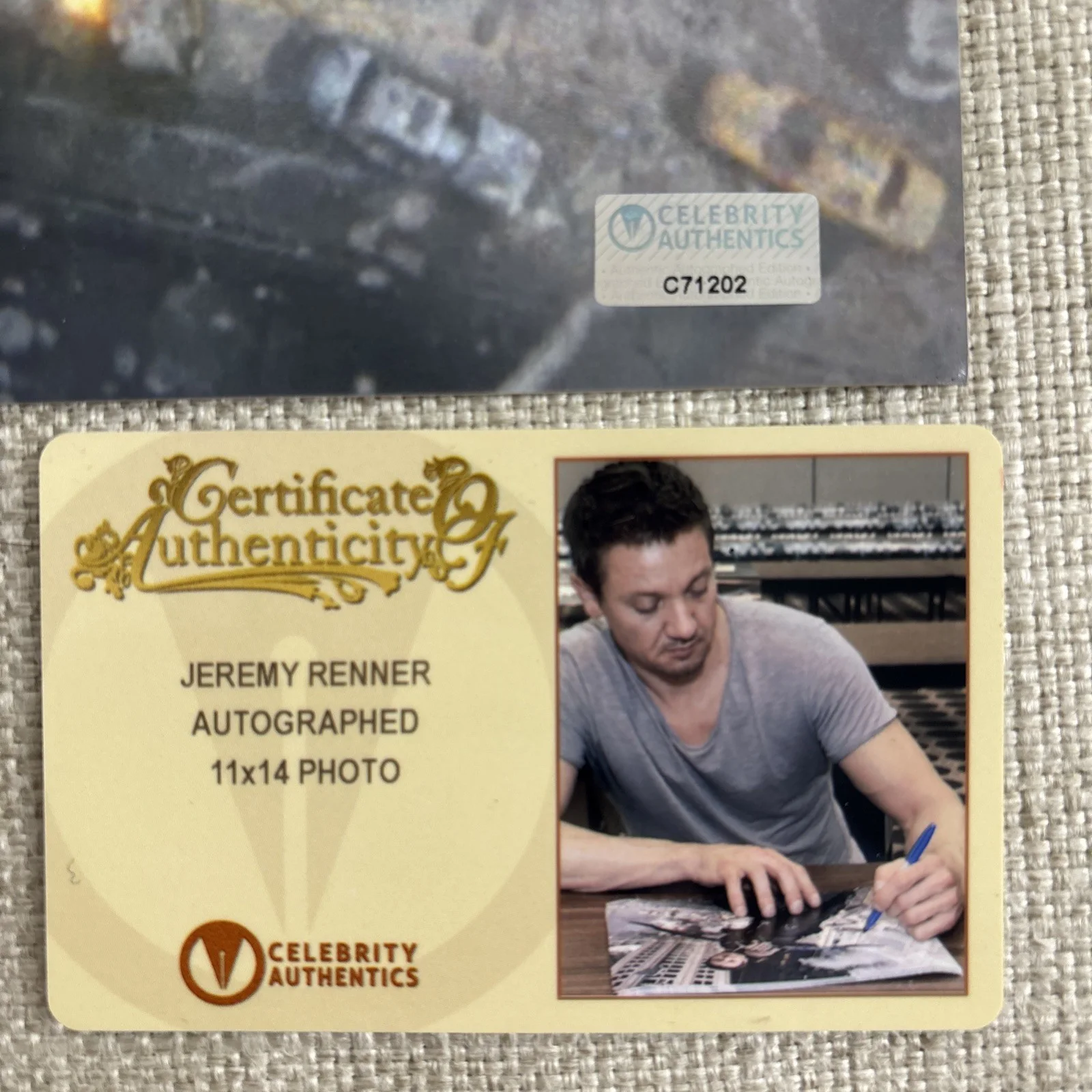 JEREMY RENNER — JEREMY RENNER Autograph Signed 11x14 Photo Celebrity Authentics Certified, изображение 3