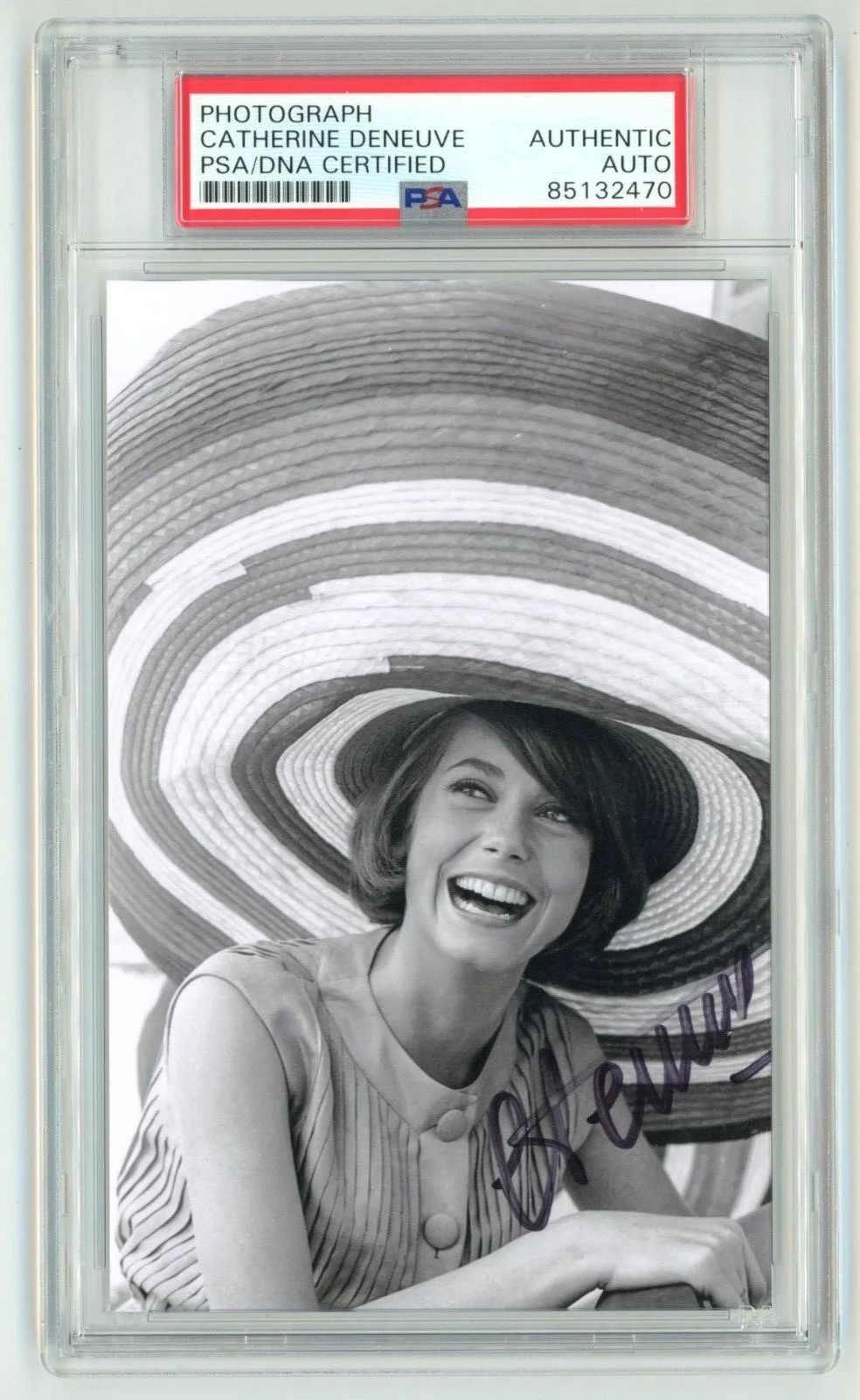 Catherine Deneuve — Catherine Deneuve Signed Photo - French Actress 60s 70s - Big Hat Portrait -PSA
