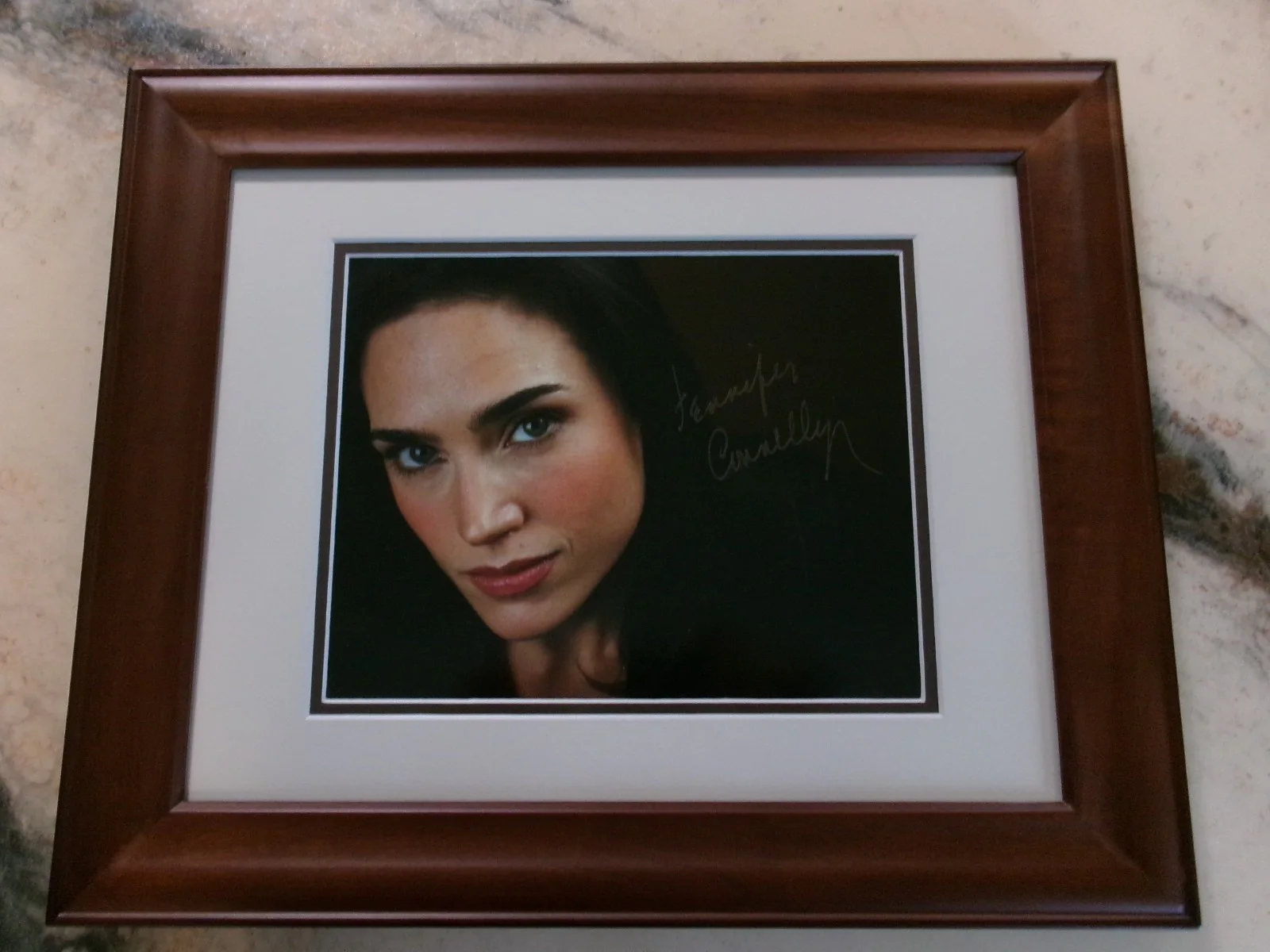 Jennifer Connelly — Signed Jennifer Connelly 10 x 8 Photo Double Matted 14 x 11 Frame Tru Vue Glass