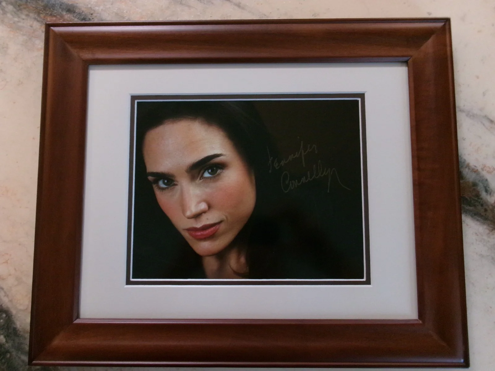 Jennifer Connelly — Signed Jennifer Connelly 10 x 8 Photo Double Matted 14 x 11 Frame Tru Vue Glass, изображение 3