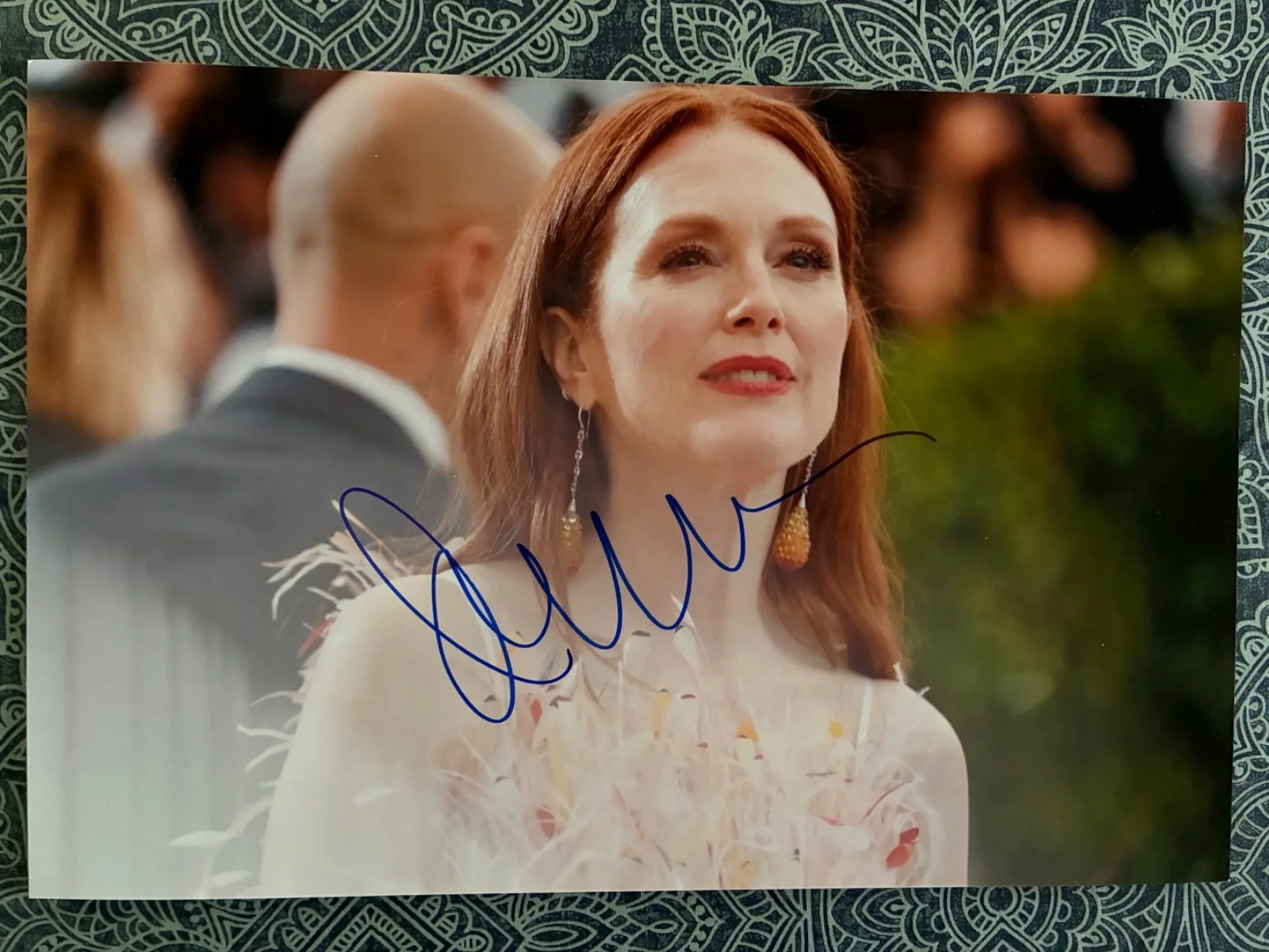 Julianne Moore — JULIANNE MOORE Signed 8x12 Photo Autograph - RACC COA - Cannes Film Festival