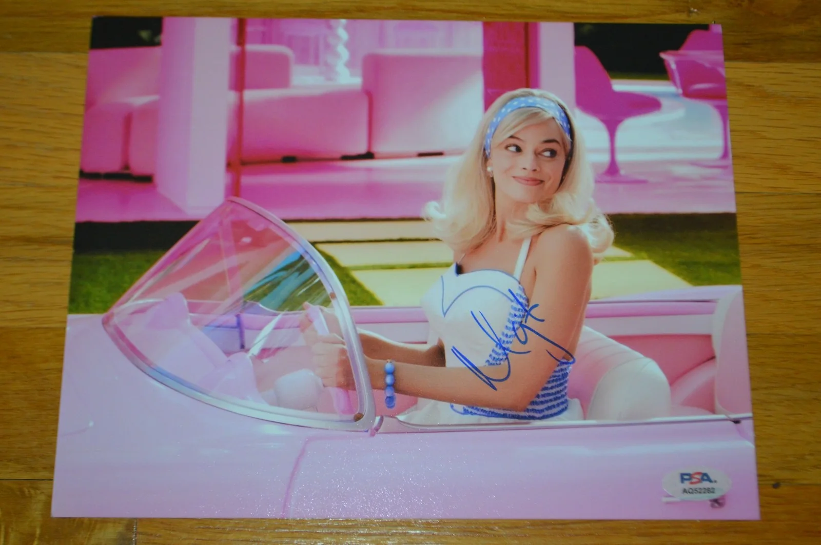 Margot Robbie — Margot Robbie Autographed "Barbie" 8x10 Color Photo with PSA/DNA Hologram, изображение 4
