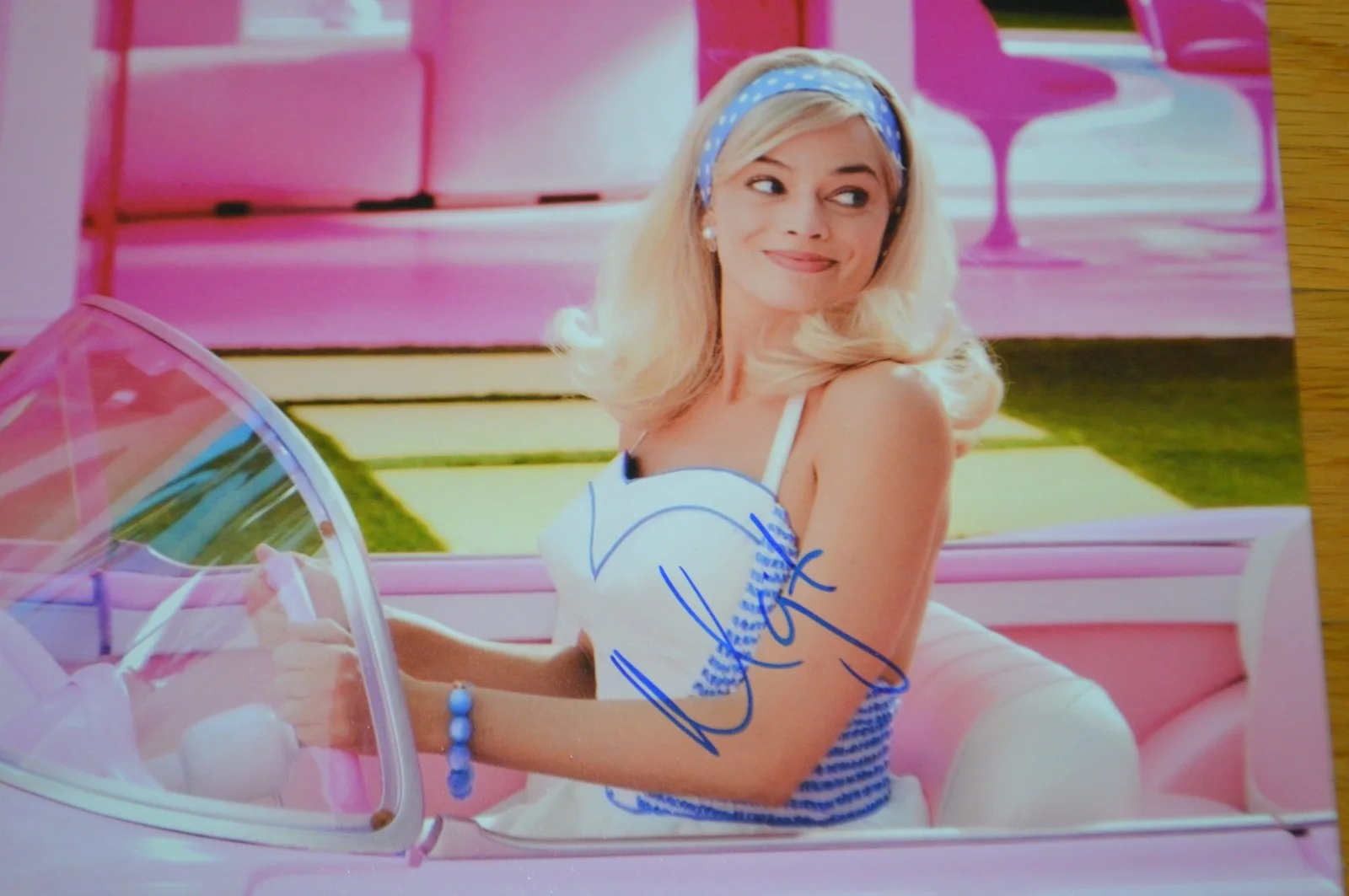 Margot Robbie — Margot Robbie Autographed "Barbie" 8x10 Color Photo with PSA/DNA Hologram, изображение 5