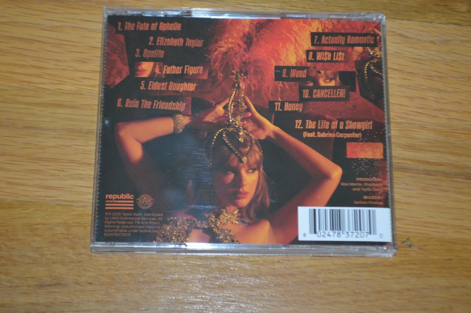 Taylor Swift Autographed "Life Of A Showgirl" CD Booklet with JSA COA, изображение 4