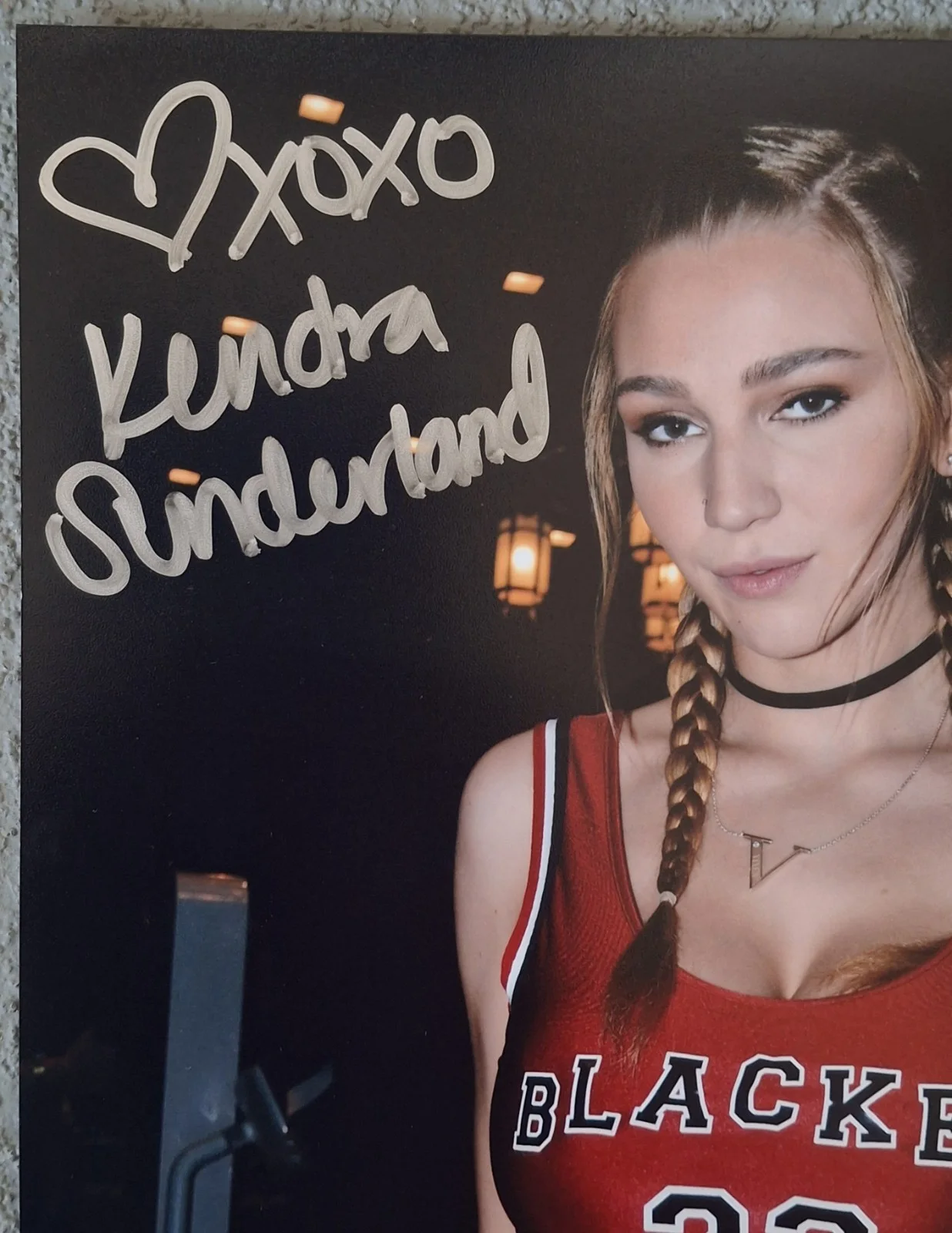 Kendra SUNDERLAND Signed 8x12" PHOTO #4 - Sitting Pretty, изображение 2