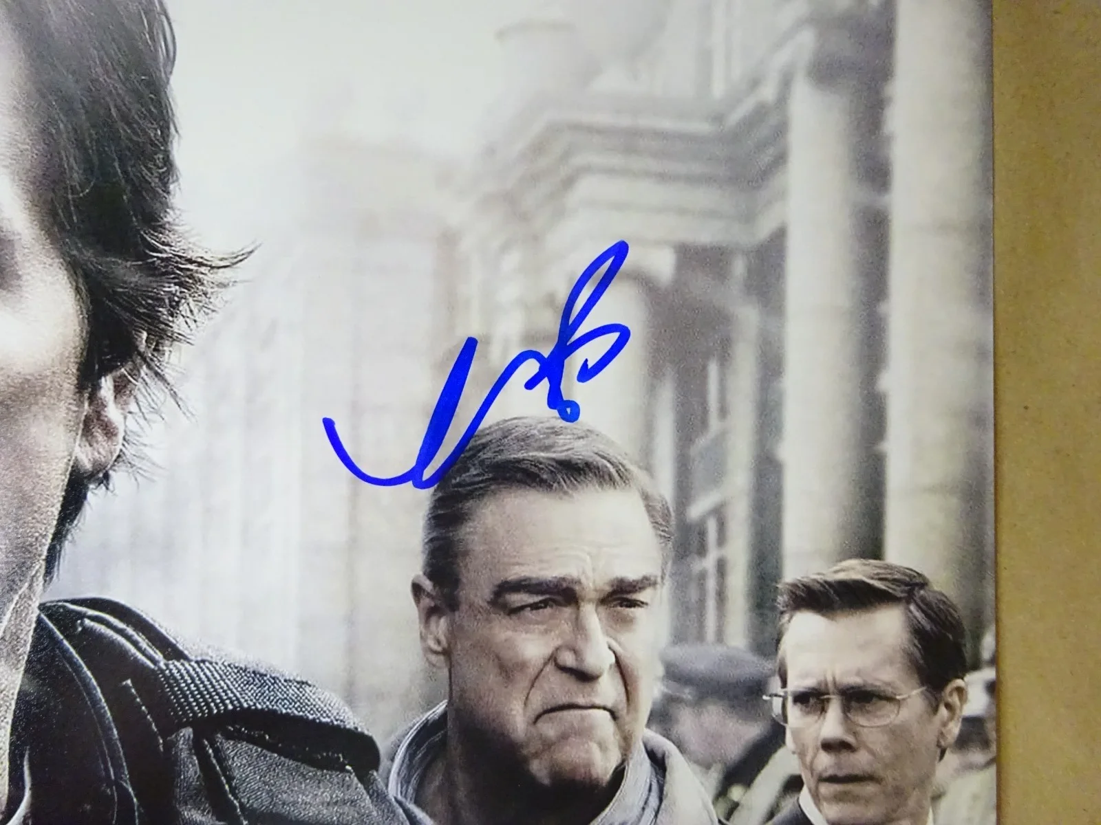 Kevin Bacon — Signed Kevin Bacon Autographed Patriots Day 12"x18" Photo Beckett BAS COA, image 4