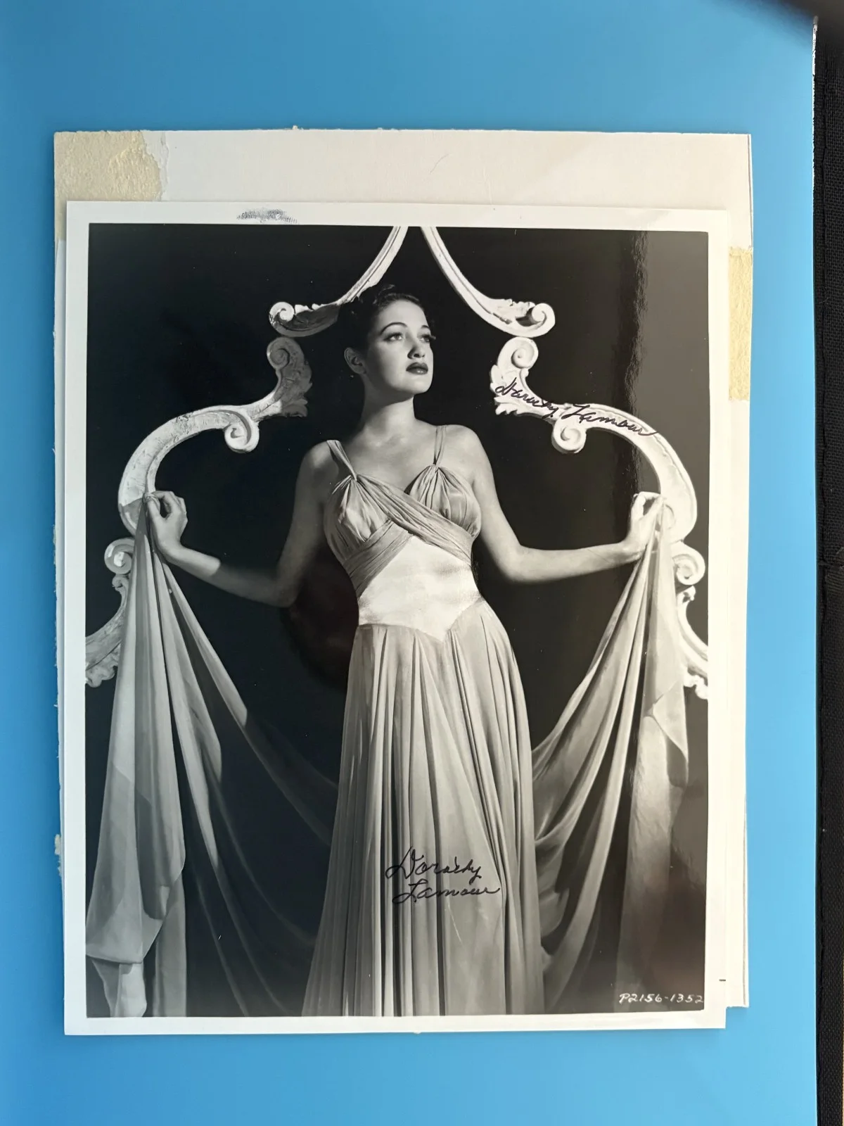 Dorothy Lamour, Linda Evans — Dorothy Lamour & Linda Evans Signed 8x10 Photos, изображение 2