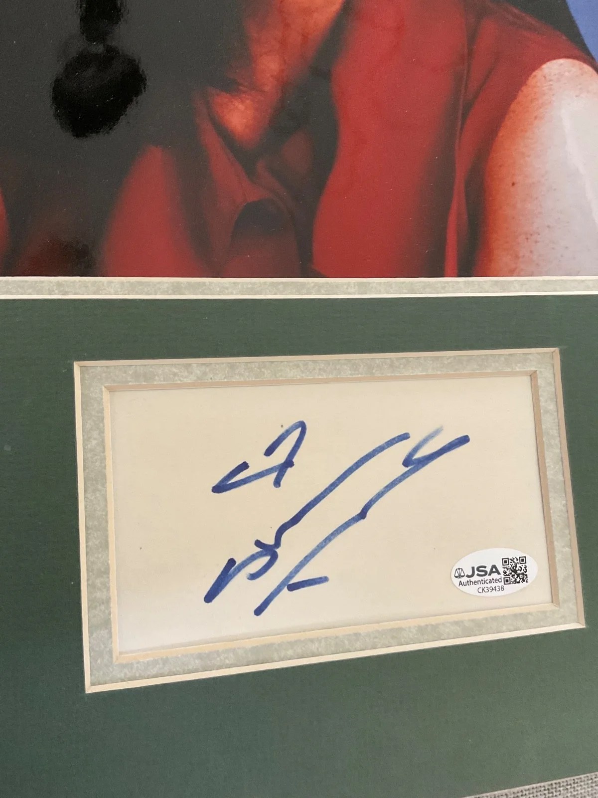 DECEASED ACTRESS SHANNEN DOHERTY SIGNED 5 x7 MATTED TO 16x12 JSA CK 39438, image 2