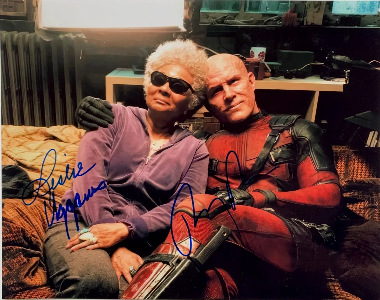 Ryan Reynolds, Leslie Uggams — RYAN REYNOLDS & LESLIE UGGAMS signed DEADPOOL photo, with COA, 8x10